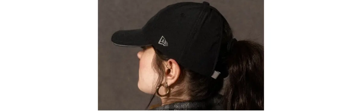 Open Back Şapka Nedir? Neden Herkes Bu Modeli Tercih Etmeye Başladı?