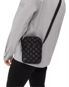 Monogram Siyah Postacı Çantası 60503771