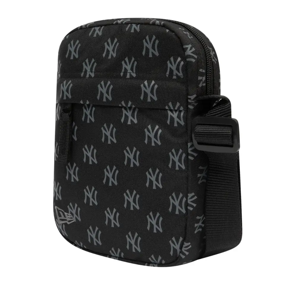 NEW ERA Monogram Siyah Postacı Çantası 60503771
